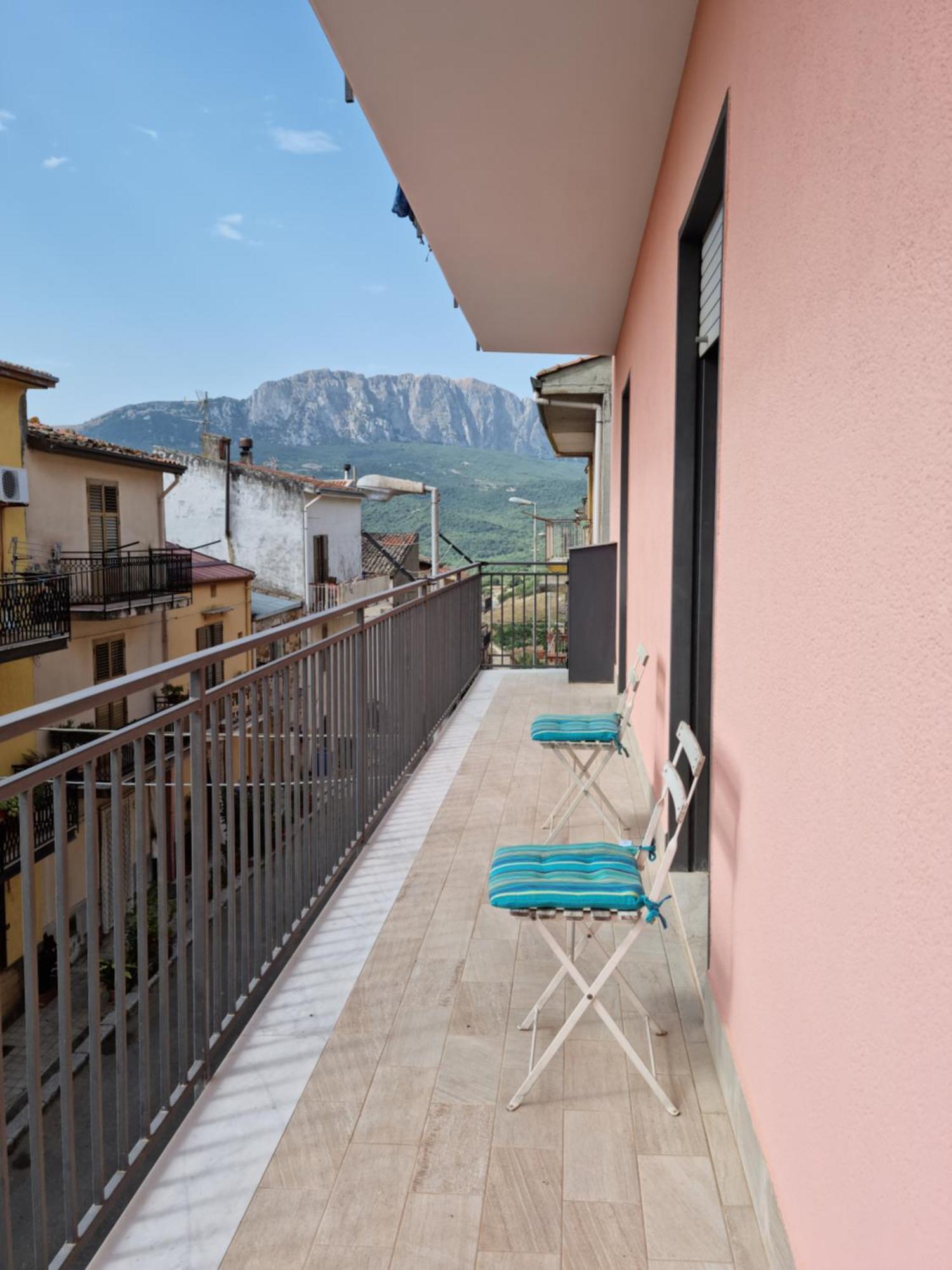 Ferienwohnung Casa Di Mamma Godrano Exterior foto